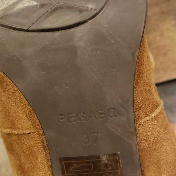 Pegabo suede heeled booties. Size 37 - Picture 8 of 11